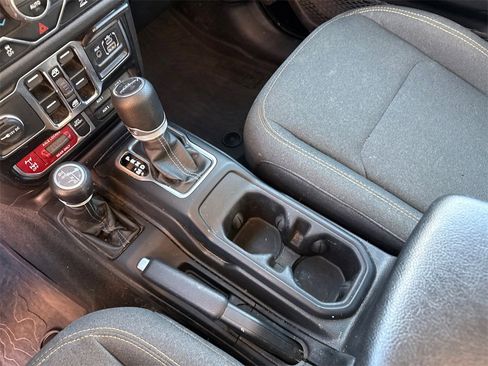 Used 2024 Jeep Gladiator Sport image 15