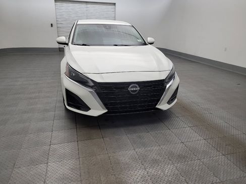 Used 2023 Nissan Altima 2.5 SV FWD image 14