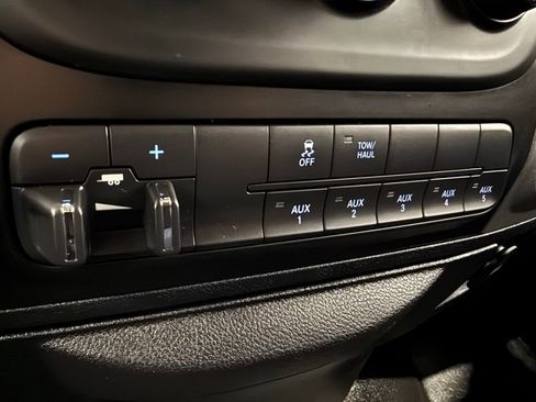 Used 2018 RAM 3500 Tradesman w/ Chrome Appearance Group image 26