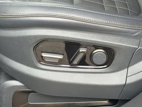 Used 2026 Rivian R1S Premium AWD/4WD image 23