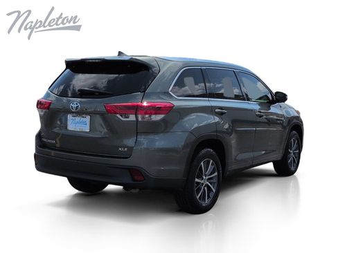 Used 2018 Toyota Highlander XLE FWD image 6