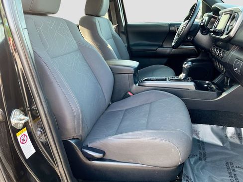 Used 2019 Toyota Tacoma TRD Off-Road w/ Technology Package image 25