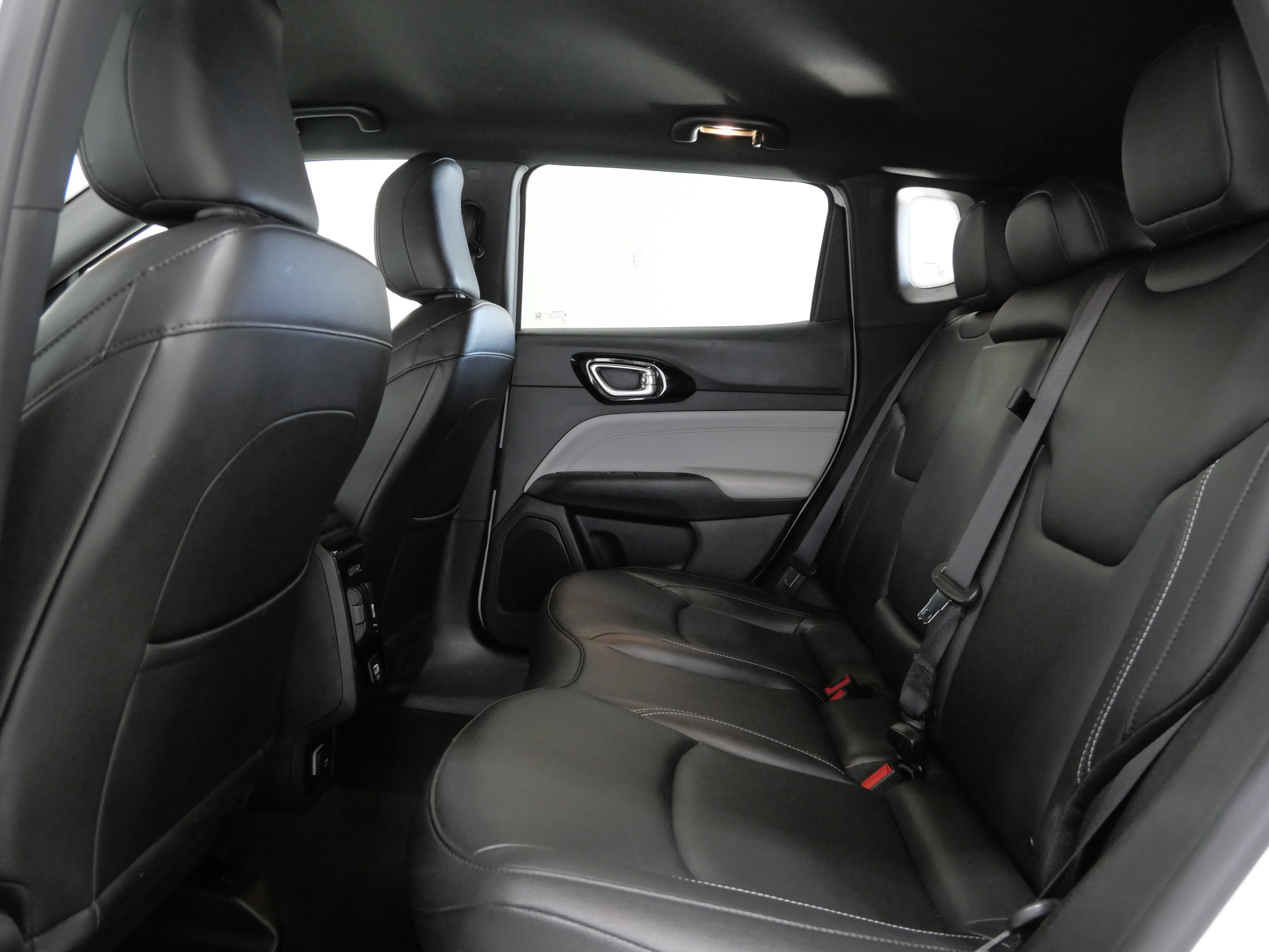 Used 2025 Jeep Compass Limited AWD/4WD image 24