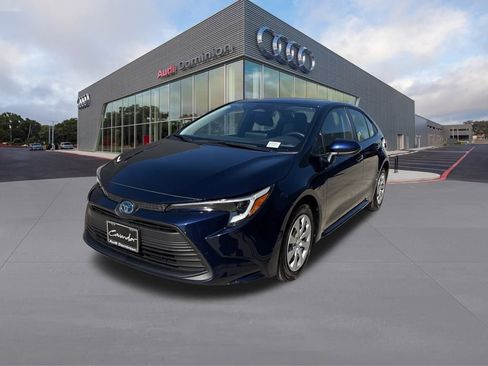 Used 2025 Toyota Corolla LE image 1