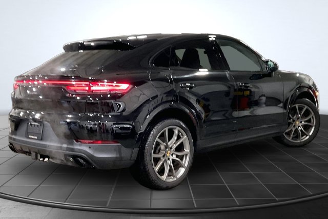 Used 2023 Porsche Cayenne Platinum Edition AWD/4WD image 2