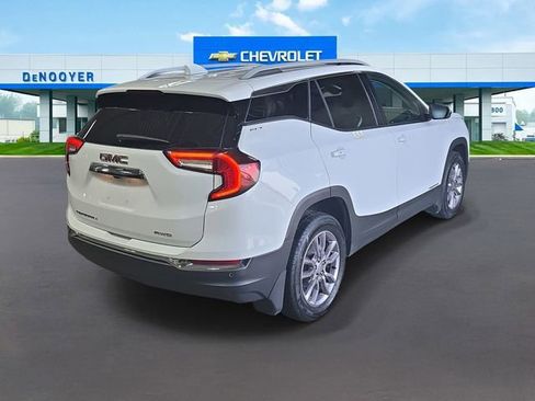 Used 2023 GMC Terrain SLT w/ Infotainment Package II AWD/4WD image 10