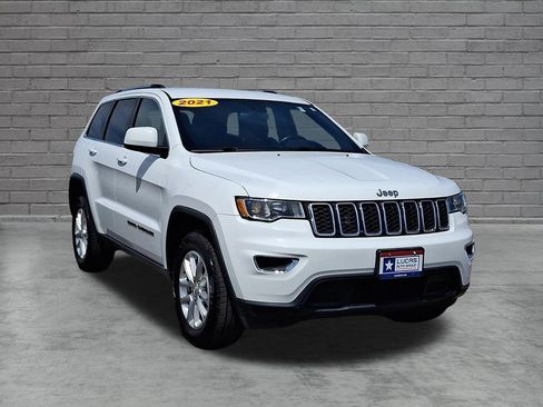 Used 2021 Jeep Grand Cherokee Laredo AWD/4WD image 2