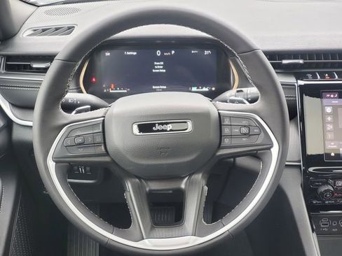 New 2025 Jeep Grand Cherokee Altitude image 18