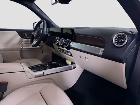 New 2026 Mercedes-Benz GLB 250 4MATIC image 31