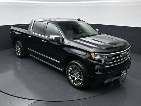Used 2025 Chevrolet Silverado 1500 High Country AWD/4WD image 39