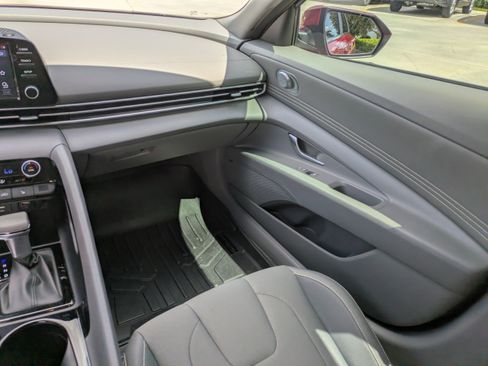 Used 2021 Hyundai Elantra SEL w/ Convenience + Premium Package FWD image 15