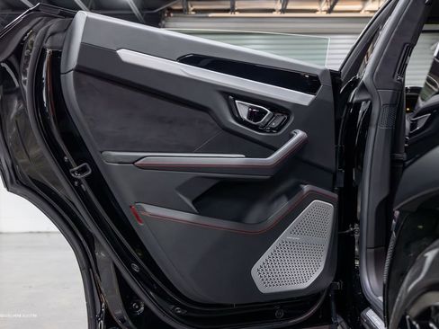 Used 2019 Lamborghini Urus AWD/4WD image 34