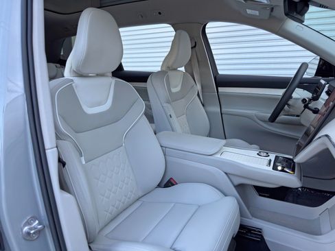 Used 2025 Volvo EX90 Ultra AWD/4WD image 31