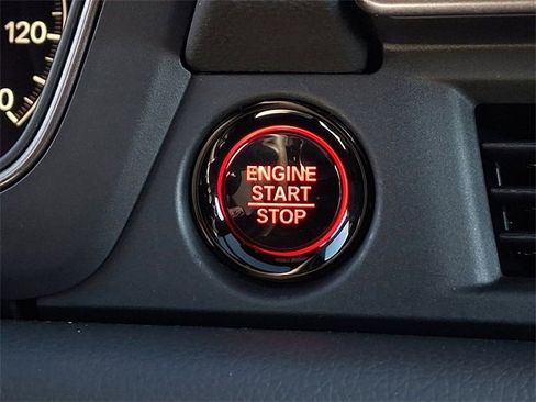 Certified 2025 Honda Pilot TrailSport image 23