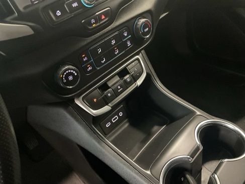Used 2024 GMC Terrain SLE AWD/4WD image 29