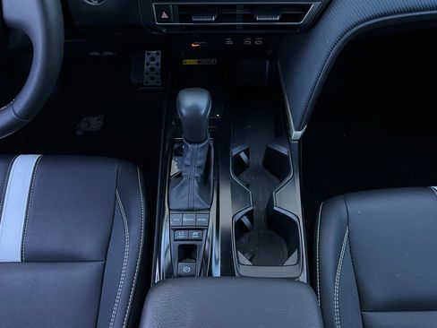 Used 2025 Toyota Camry SE image 15