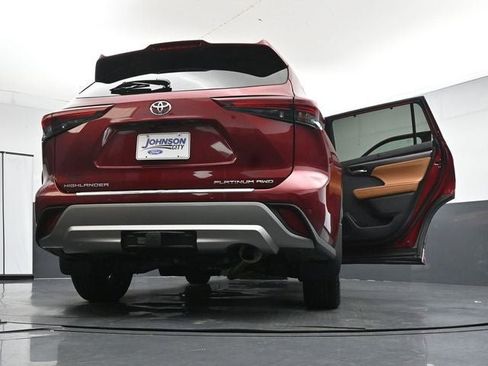 Used 2025 Toyota Highlander Platinum AWD/4WD image 41