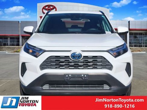 Used 2022 Toyota RAV4 XLE image 2
