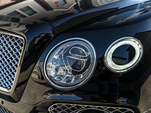 Used 2018 Bentley Bentayga image 88