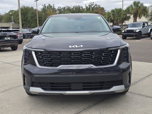 Certified 2025 Kia Sorento LX image 3