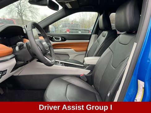 Used 2023 Jeep Compass Limited w/ Elite Group AWD/4WD image 4