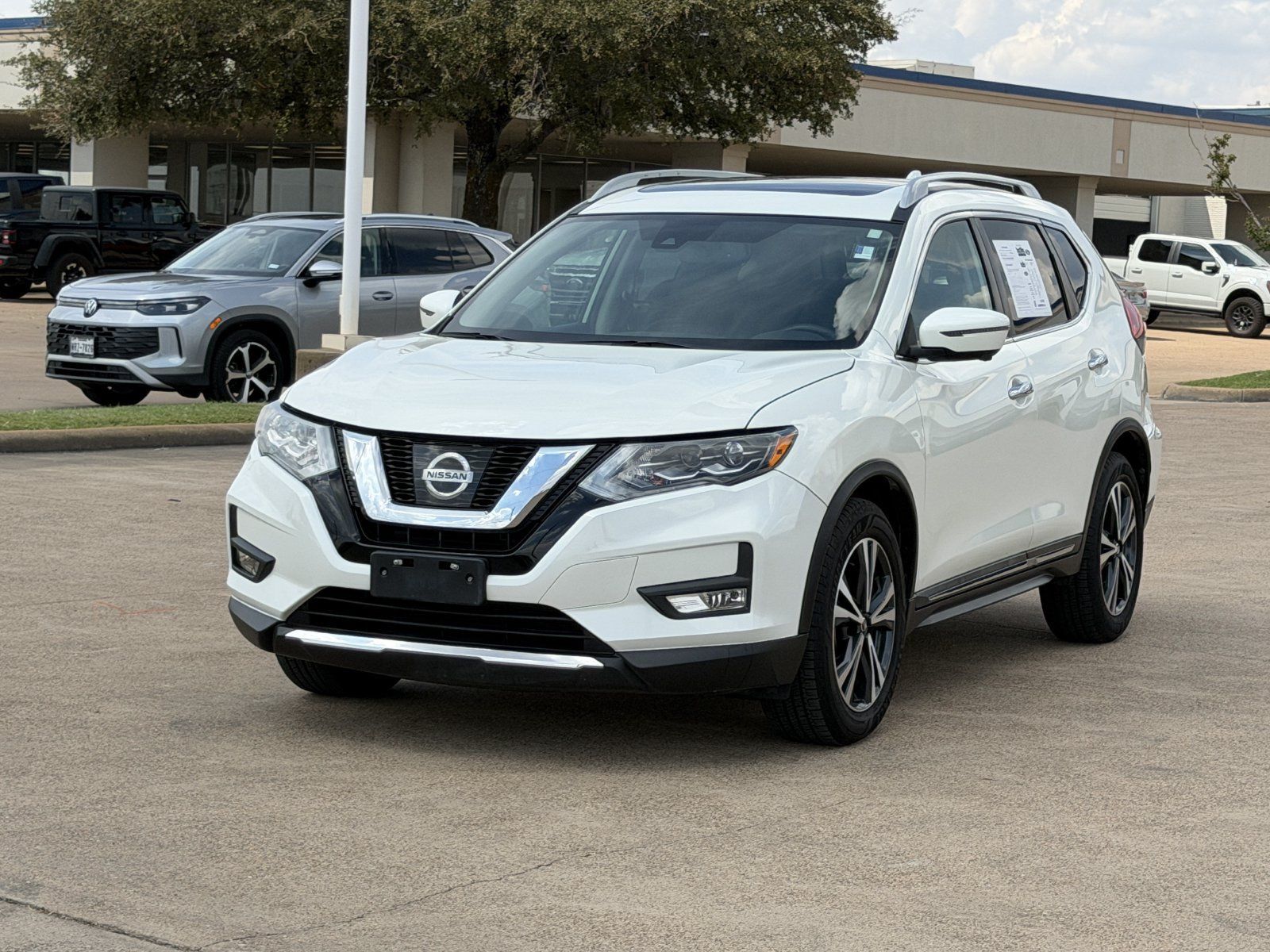 Used 2017 Nissan Rogue SL w/ SL Premium Package FWD image 8