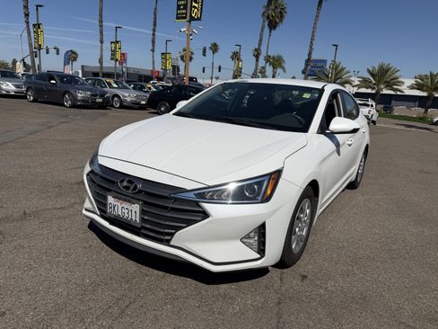 Used 2019 Hyundai Elantra SE w/ Cargo Package image 3