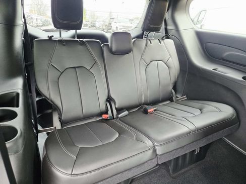 New 2026 Chrysler Pacifica Select w/ S Appearance Package FWD image 17
