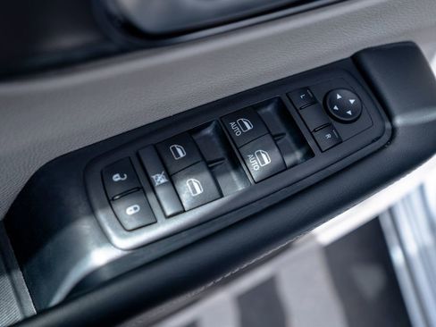 Used 2024 Chrysler Pacifica Touring-L FWD image 20