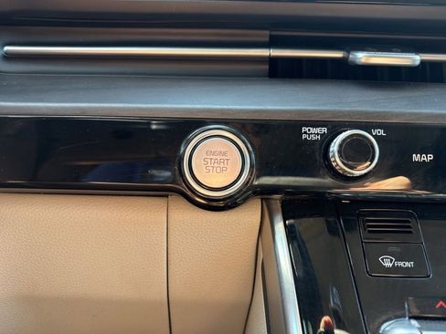 Used 2022 Kia Carnival EX FWD image 22