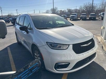 Certified 2024 Chrysler Pacifica Touring-L