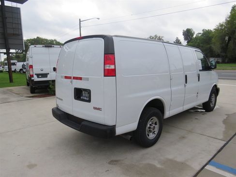 Used 2023 GMC Savana 2500 G2500 w/ Driver Convenience Package image 15