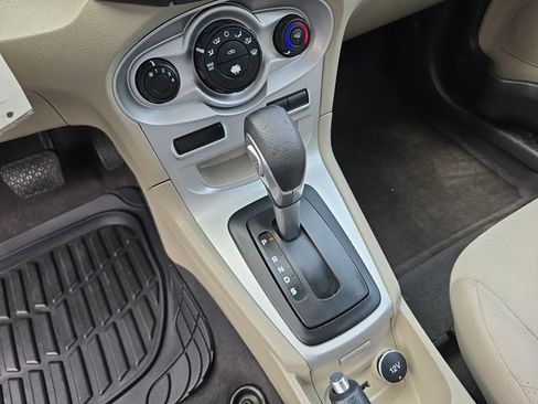 Used 2017 Ford Fiesta SE image 15