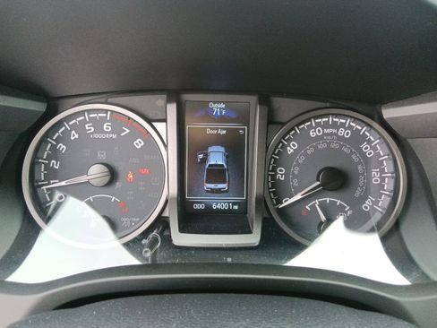 Used 2021 Toyota Tacoma TRD Off-Road w/ Technology Package AWD/4WD image 20