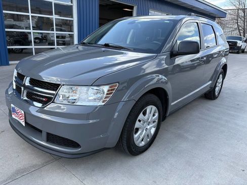 Used 2020 Dodge Journey SE image 2