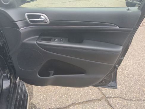 Used 2020 Jeep Grand Cherokee Limited w/ Luxury Group II image 24