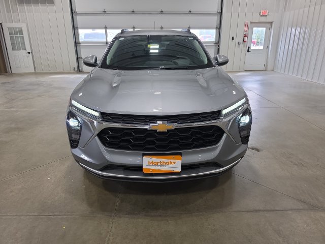 Used 2025 Chevrolet Trax LT w/ Driver Confidence Package FWD image 3