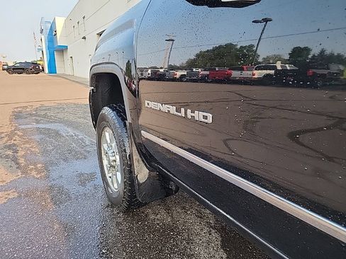 Used 2015 GMC Sierra 2500 Denali w/ Suspension Package, Off-Road AWD/4WD image 6