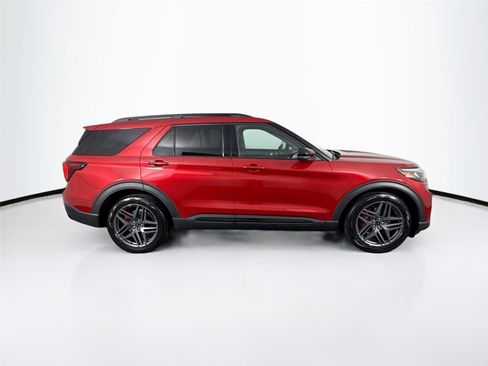 Used 2025 Ford Explorer ST image 11