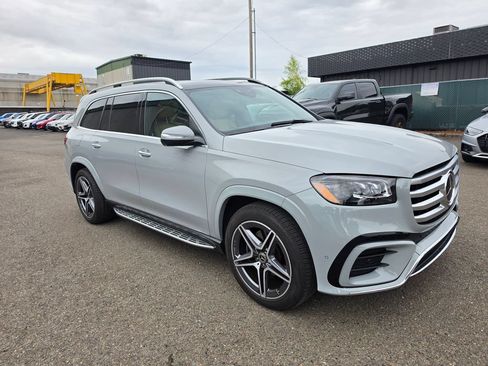Used 2024 Mercedes-Benz GLS 450 4MATIC image 3