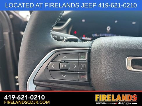Used 2023 Jeep Grand Cherokee Laredo w/ Luxury Tech Group I image 23