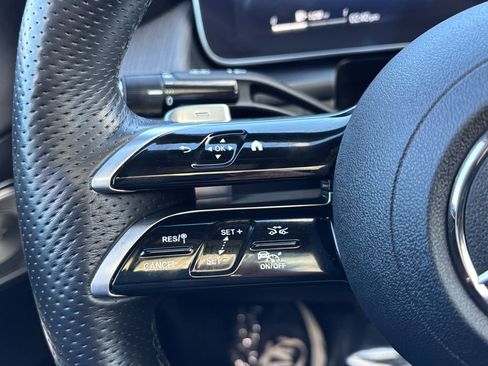 Used 2024 Mercedes-Benz GLC 300 4MATIC image 36