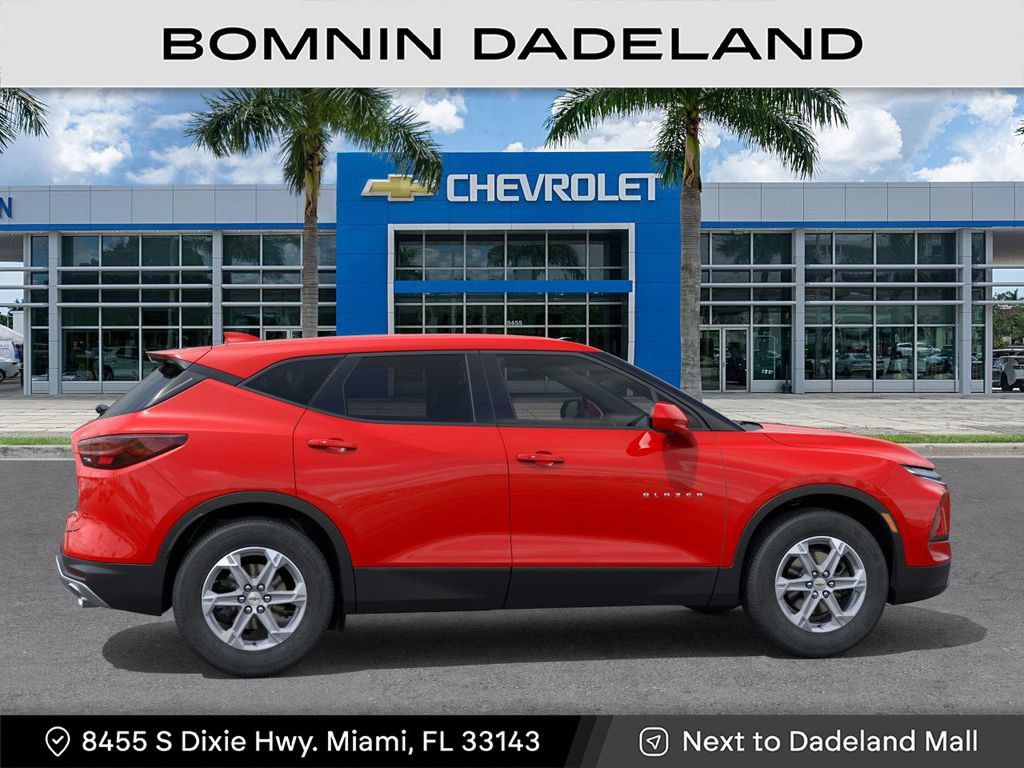 New 2025 Chevrolet Blazer LT FWD image 7