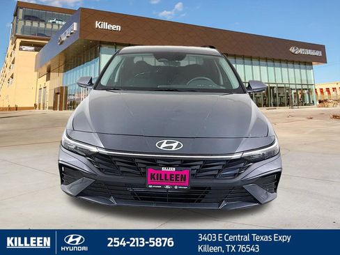 Used 2025 Hyundai Elantra SE FWD image 2
