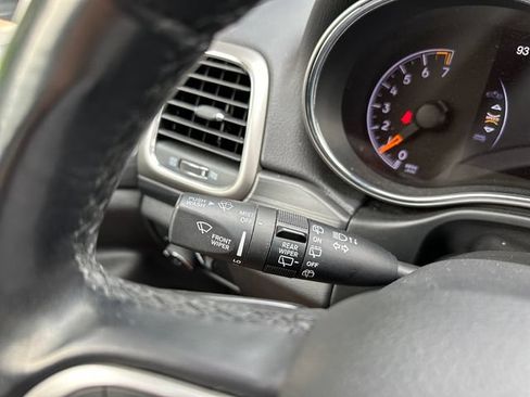 Used 2021 Jeep Grand Cherokee Laredo RWD image 25