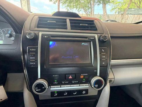 Used 2014 Toyota Camry FWD image 12