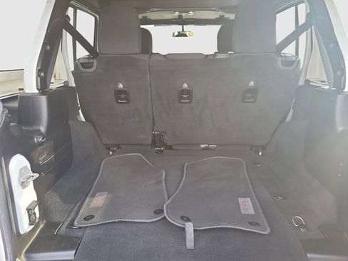 Used 2019 Jeep Wrangler Unlimited Sahara image 14