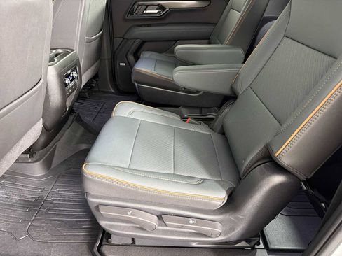 Used 2025 GMC Yukon XL AT4 w/ AT4 Premium Plus Package image 8