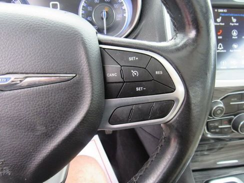 Used 2019 Chrysler 300 Touring L w/ Quick Order Package 22F image 29