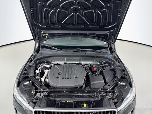 Used 2023 Volvo XC60 B5 Plus AWD/4WD image 31